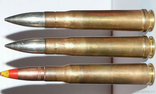 .50 BMG - внизу (один) и .55 Boys вверху (два)